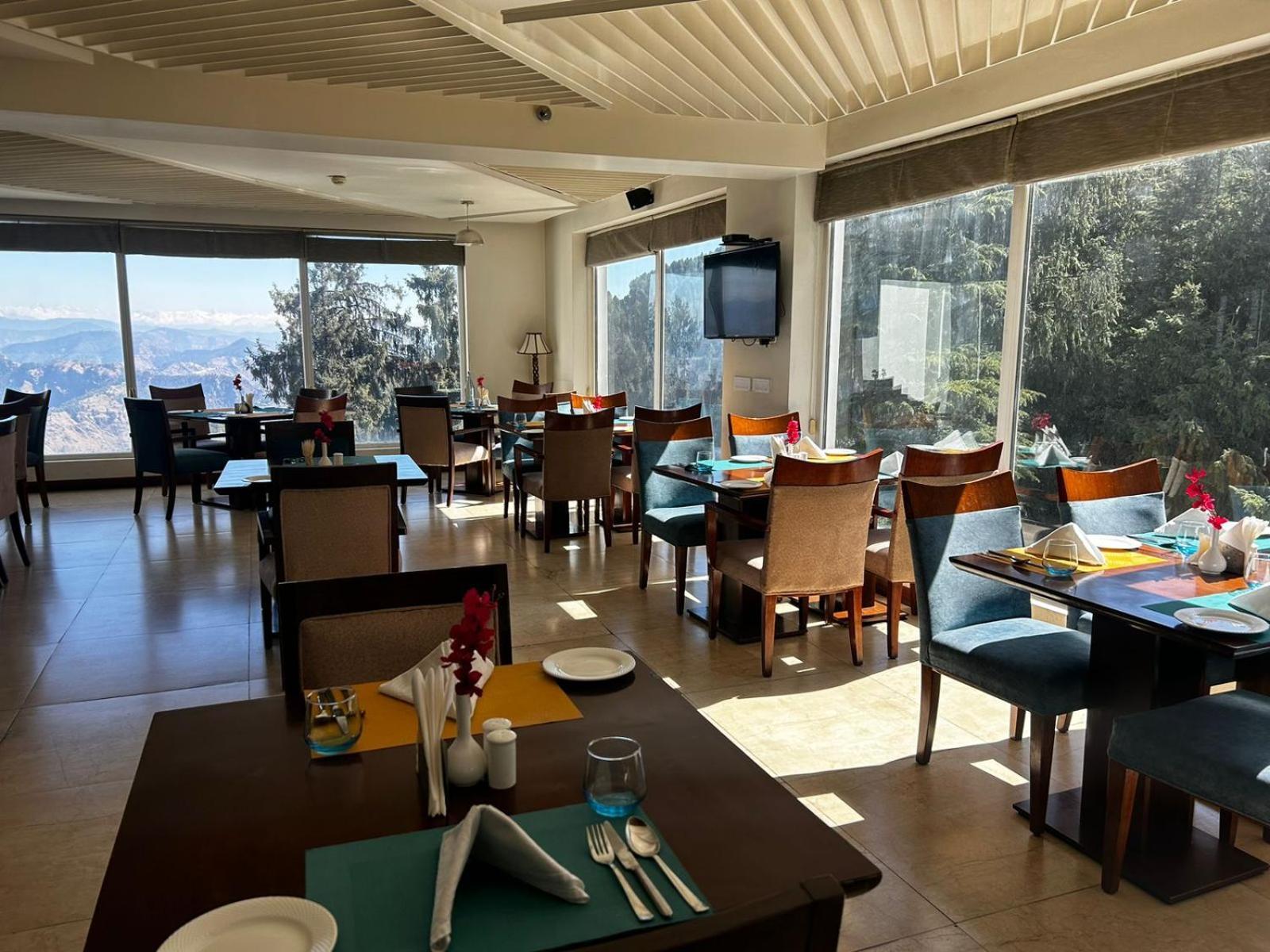 Royal Tulip Luxury Hotel, Kufri, Shimla Eksteriør billede