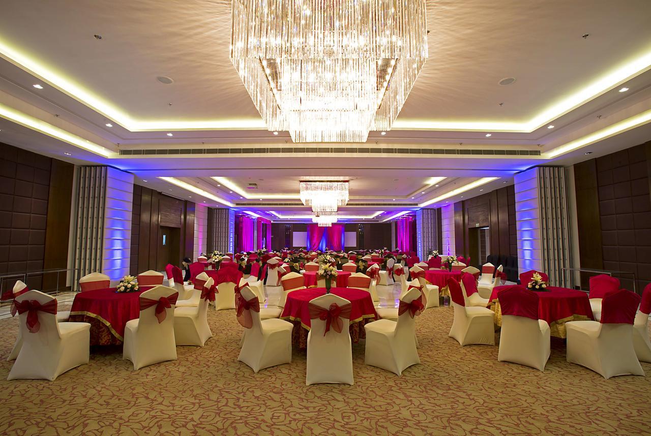 Royal Tulip Luxury Hotel, Kufri, Shimla Eksteriør billede